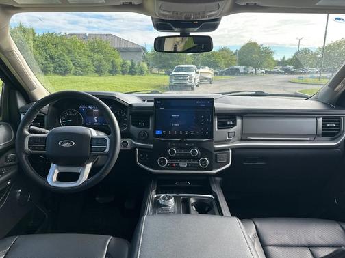 Star White Metallic Tri-Coat 2024 Ford Expedition XLT