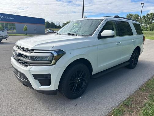 Star White Metallic Tri-Coat 2024 Ford Expedition XLT