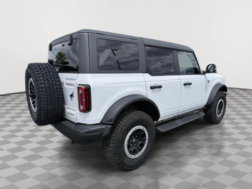 Oxford White 2025 Ford Bronco Badlands