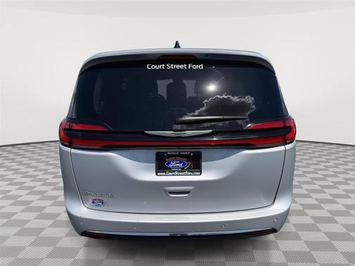 Silver Mist Clearcoat 2024 Chrysler Pacifica Touring L