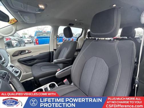 2023 Chrysler Voyager LX