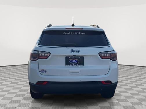 White Clearcoat 2017 Jeep Compass Latitude