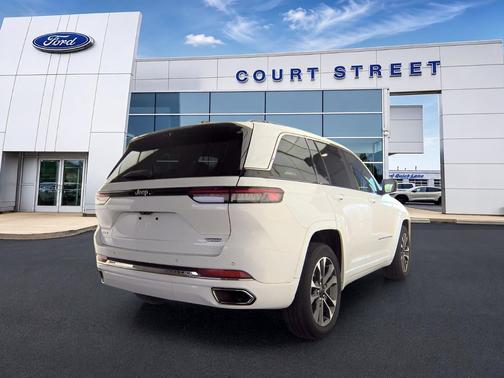 Bright White Clearcoat 2023 Jeep Grand Cherokee Overland