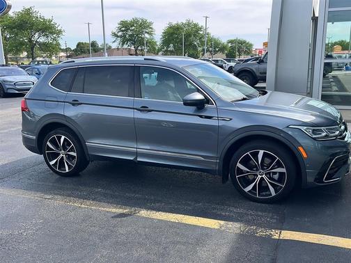 Platinum Gray Metallic 2022 Volkswagen Tiguan 2.0T SEL R-Line 4MOTION