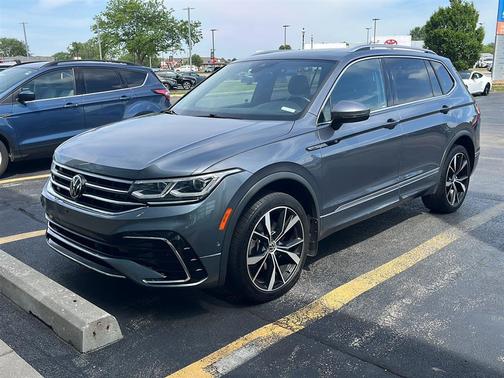 Platinum Gray Metallic 2022 Volkswagen Tiguan 2.0T SEL R-Line 4MOTION
