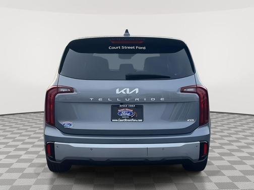 Everlasting Silver 2023 Kia Telluride LX