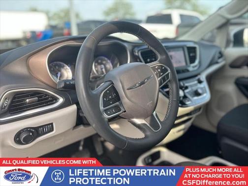 2023 Chrysler Voyager LX