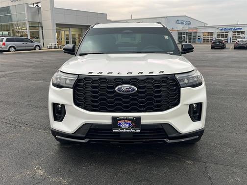 Star White Metallic Tri-Coat 2026 Ford Explorer ST-Line