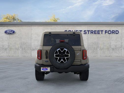 Desert Sand 2026 Ford Bronco Outer Banks