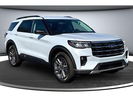 Space White Metallic 2026 Ford Explorer Active