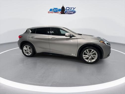 2018 INFINITI QX30 Luxury