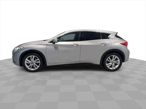 2018 INFINITI QX30 Luxury