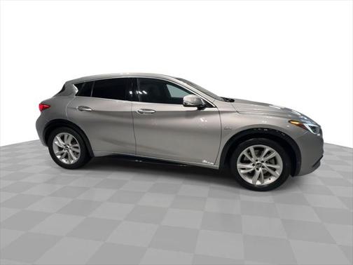 2018 INFINITI QX30 Luxury