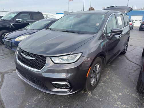 2022 Chrysler Pacifica Hybrid Touring L