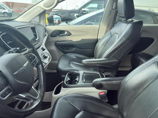 2022 Chrysler Pacifica Hybrid Touring L