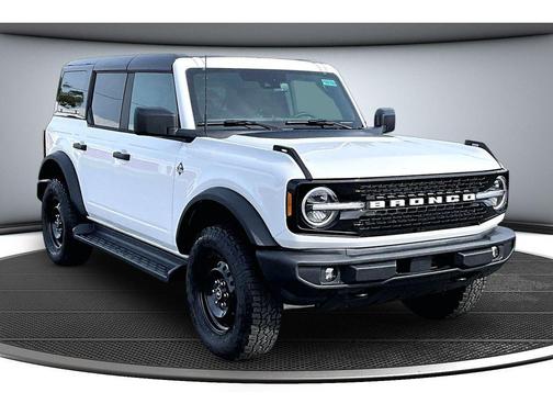 Oxford White 2026 Ford Bronco Outer Banks