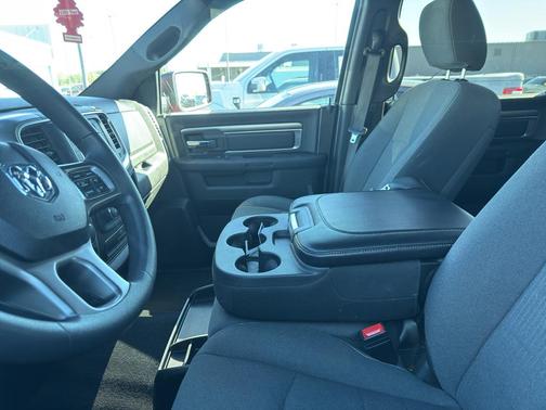 2024 RAM 1500 Classic Warlock Crew Cab 4x4 5'7' Box