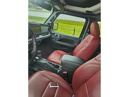 Black Clearcoat 2024 Jeep Wrangler Rubicon 392
