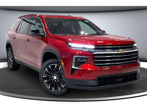Radiant Red Tintcoat 2026 Chevrolet Traverse LT