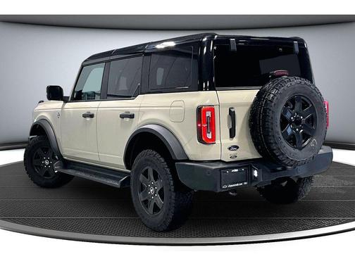 Desert Sand 2025 Ford Bronco Outer Banks