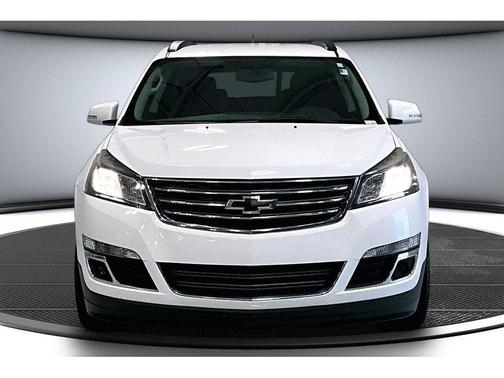 Summit White 2017 Chevrolet Traverse 1LT