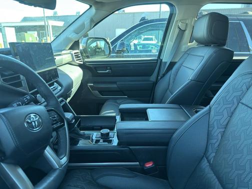 2024 Toyota Sequoia SR5