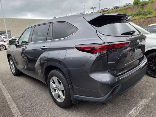 Magnetic Gray Metallic 2024 Toyota Highlander LE