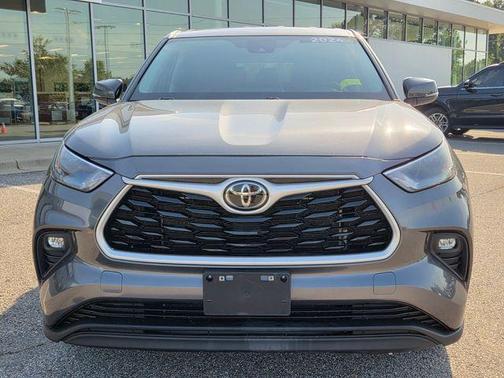 Magnetic Gray Metallic 2024 Toyota Highlander LE