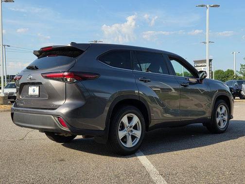 Magnetic Gray Metallic 2024 Toyota Highlander LE