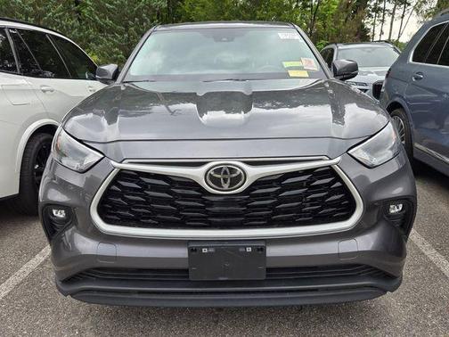 Magnetic Gray Metallic 2024 Toyota Highlander LE