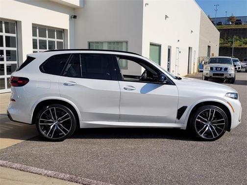 2025 BMW X5 M60i
