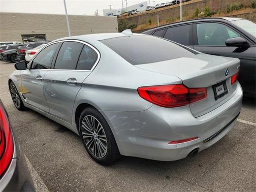 2019 BMW 530 530i