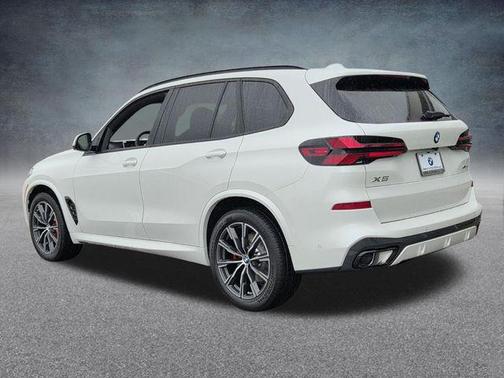 Mineral White Metallic 2026 BMW X5 xDrive40i
