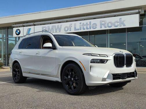 Mineral White Metallic 2023 BMW X7 xDrive40i