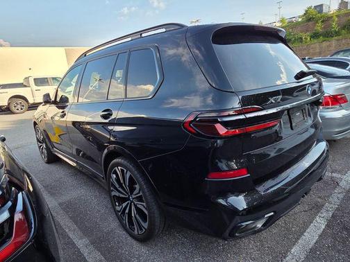 Black Sapphire Metallic 2024 BMW X7 xDrive40i