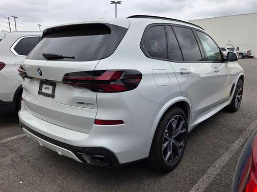 Alpine White 2024 BMW X5 xDrive40i