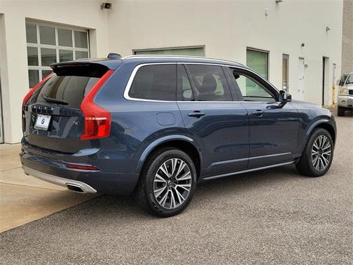2021 Volvo XC90 T6 Momentum