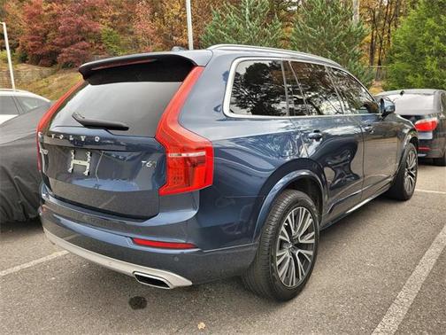 2021 Volvo XC90 T6 Momentum