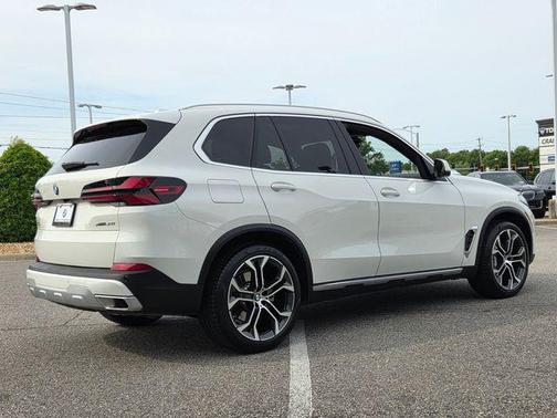 Alpine White 2025 BMW X5 xDrive40i