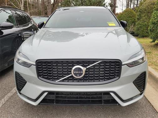 2025 Volvo XC60 B5 Plus