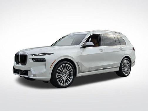 Mineral White Metallic 2026 BMW X7 xDrive40i
