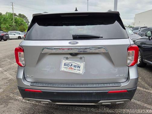 Iconic Silver Metallic 2021 Ford Explorer XLT