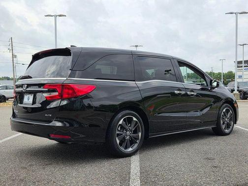 Crystal Black Pearl 2024 Honda Odyssey Elite