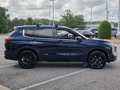 Cosmic Blue Metallic 2022 Mitsubishi Outlander SE