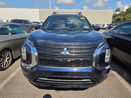 Cosmic Blue Metallic 2022 Mitsubishi Outlander SE