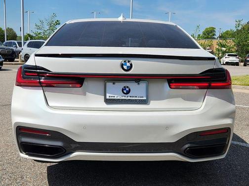 Mineral White Metallic 2022 BMW 750 i xDrive