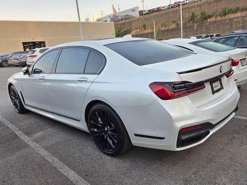 Mineral White Metallic 2022 BMW 750 i xDrive