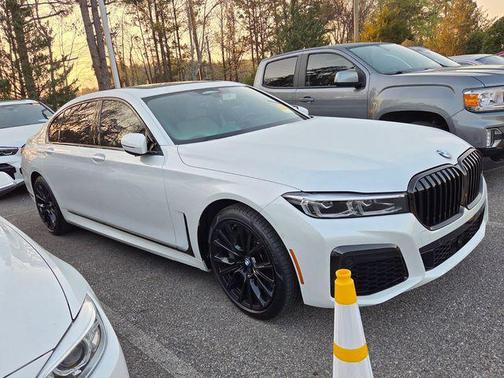Mineral White Metallic 2022 BMW 750 i xDrive
