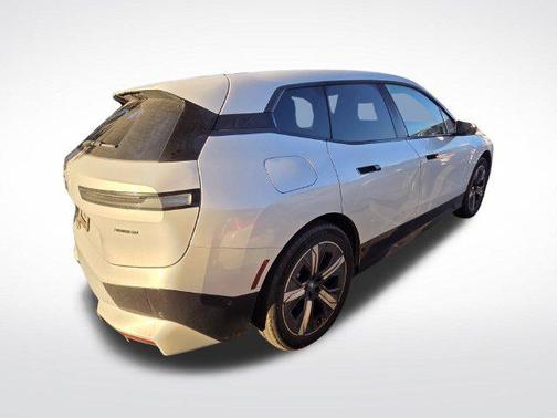 Mineral White Metallic 2024 BMW iX xDrive50