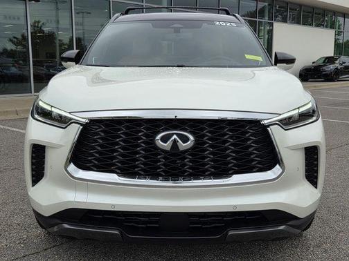 Majestic White/Black Obsidian 2025 INFINITI QX60 AUTOGRAPH